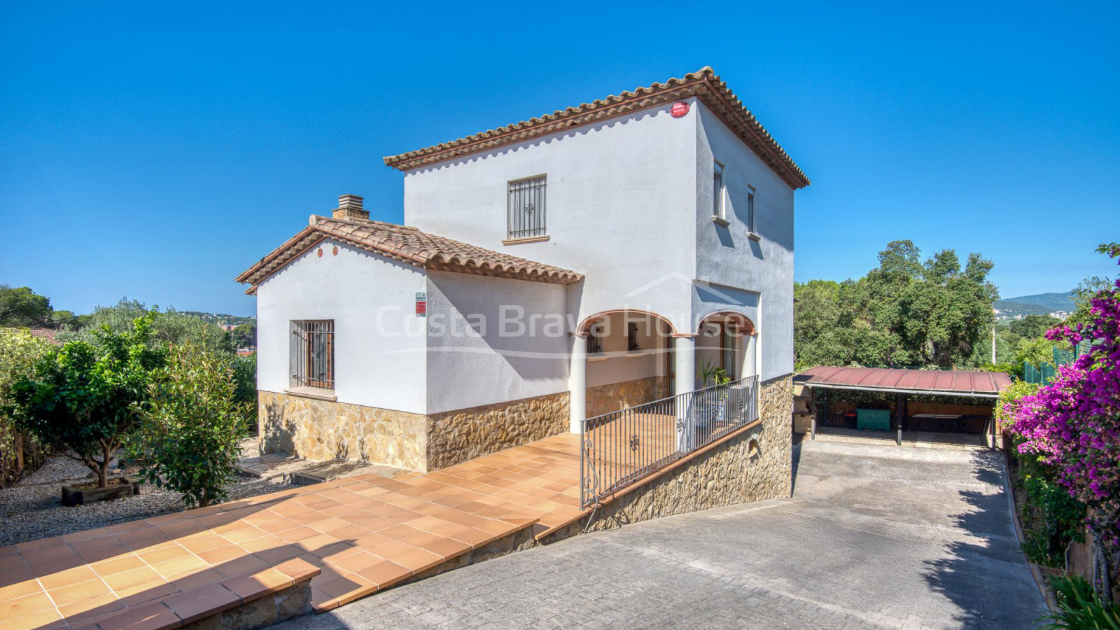 Villa for sale in Sant Antoni de Calonge with private pool and garden