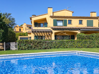 Casa con jardín privado en exclusivo complejo residencial a 400 m de la playa y el puerto de Llafranc