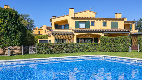 Casa con jardín privado y piscina comunitaria en venta en Llafranc