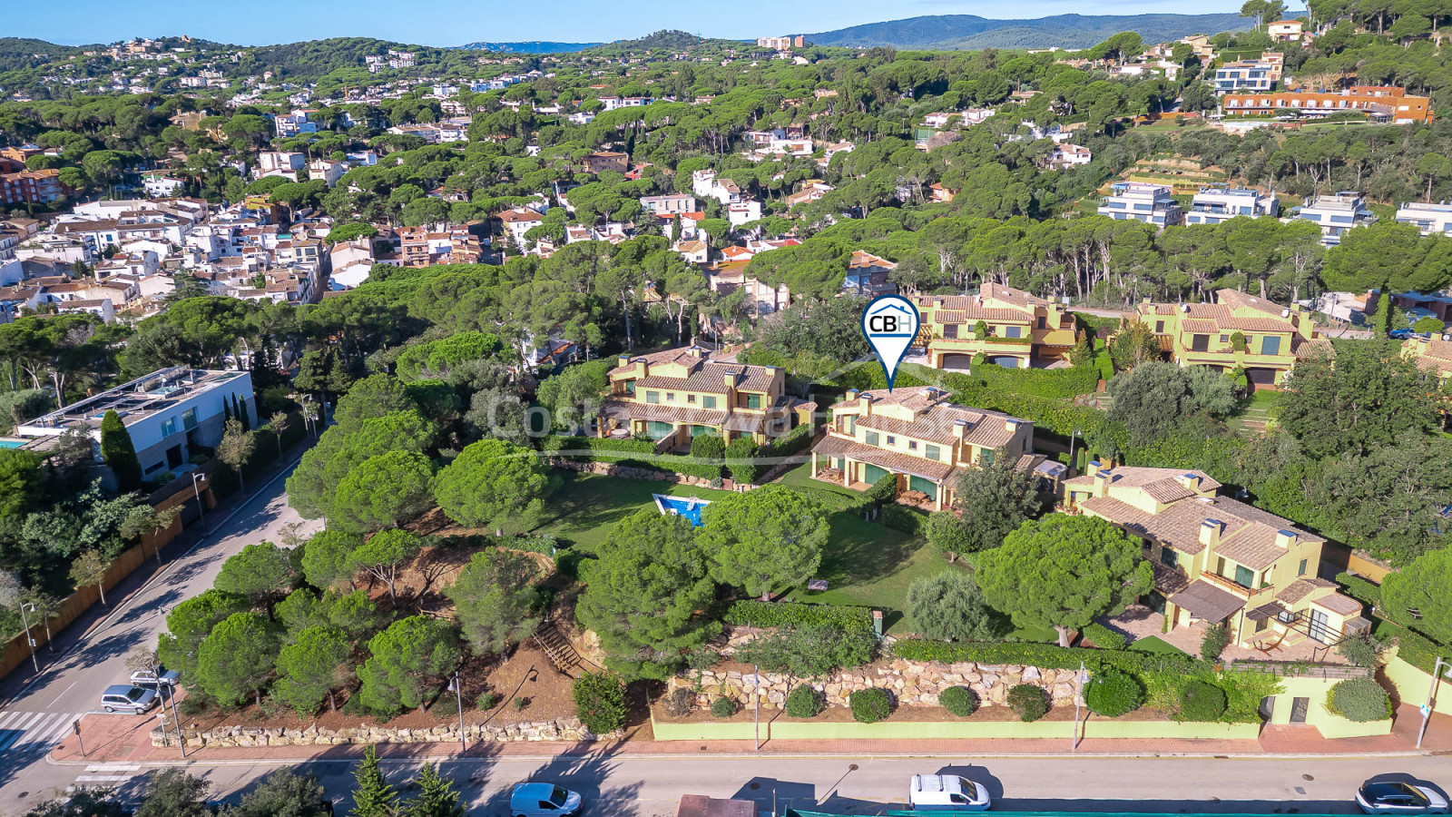 House with private garden and communal pool for sale in Llafranc