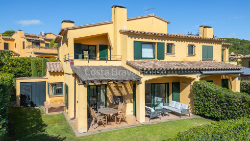 Casa con jardín privado y piscina comunitaria en venta en Llafranc