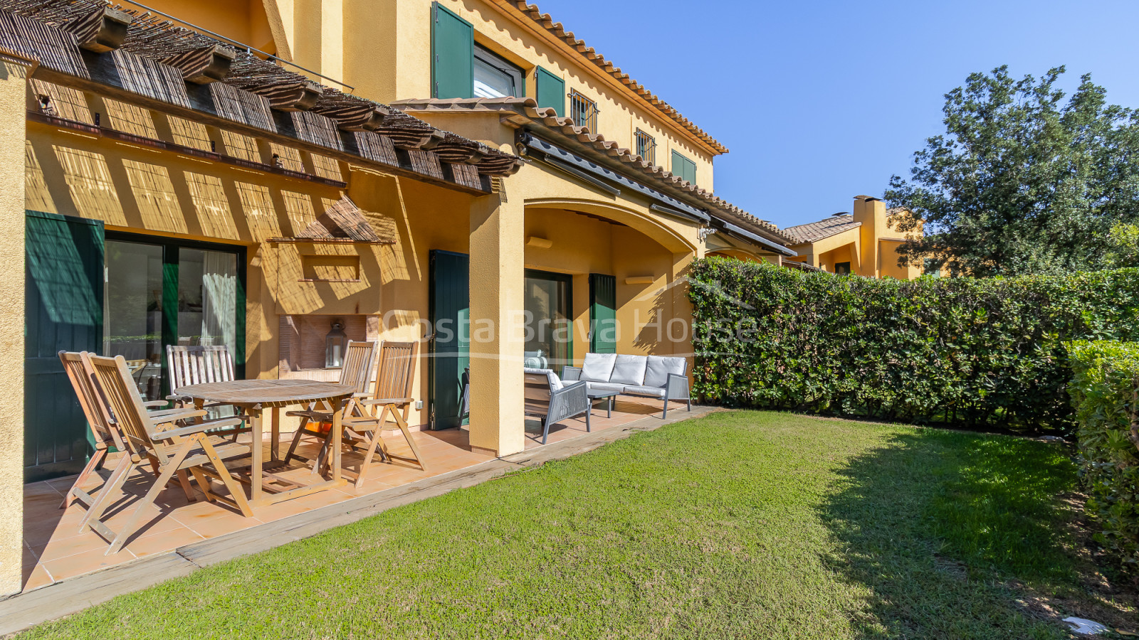 House with private garden and communal pool for sale in Llafranc