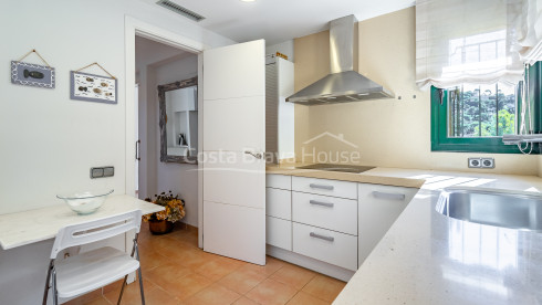 House with private garden and communal pool for sale in Llafranc