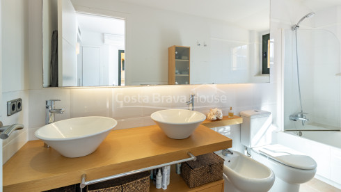 House with private garden and communal pool for sale in Llafranc