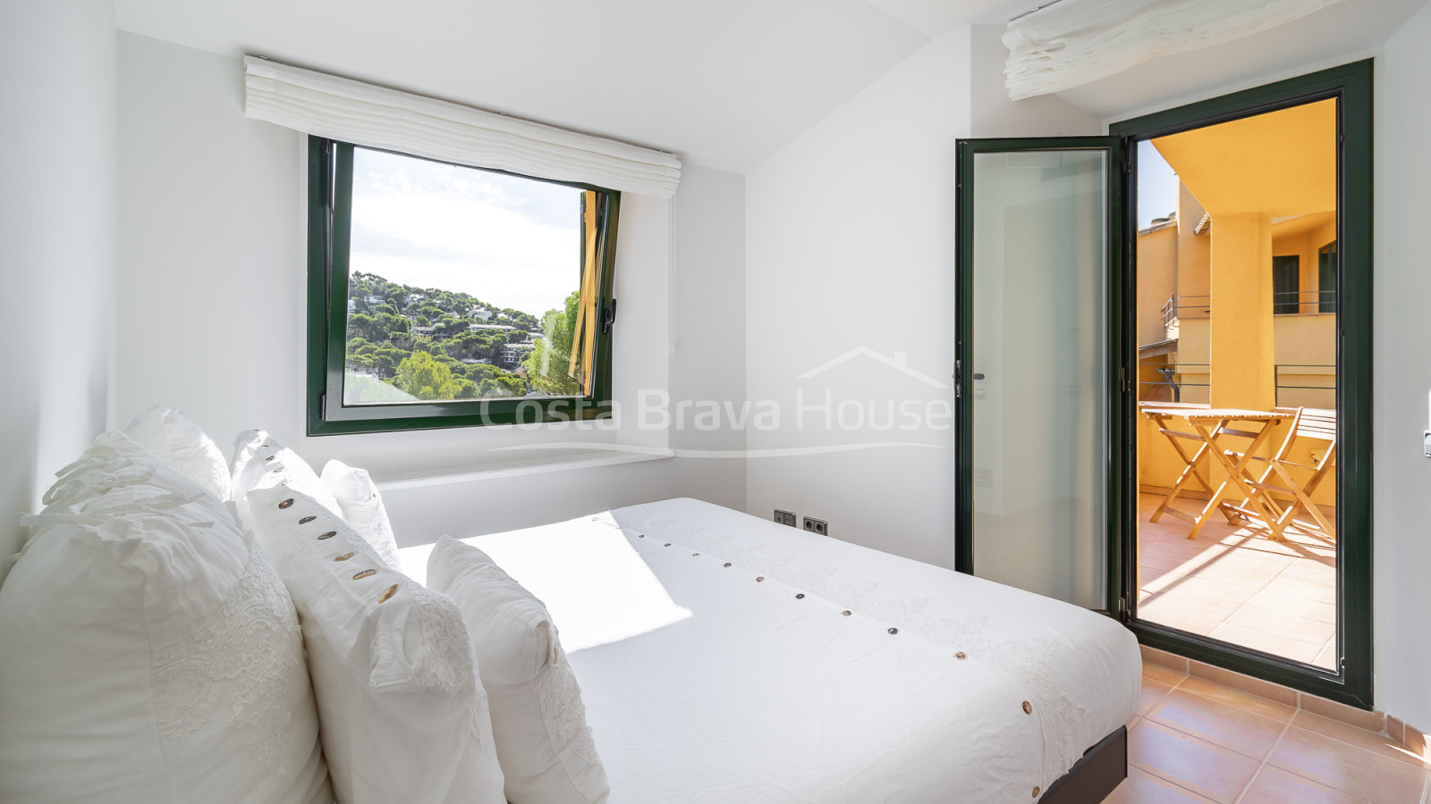 House with private garden and communal pool for sale in Llafranc