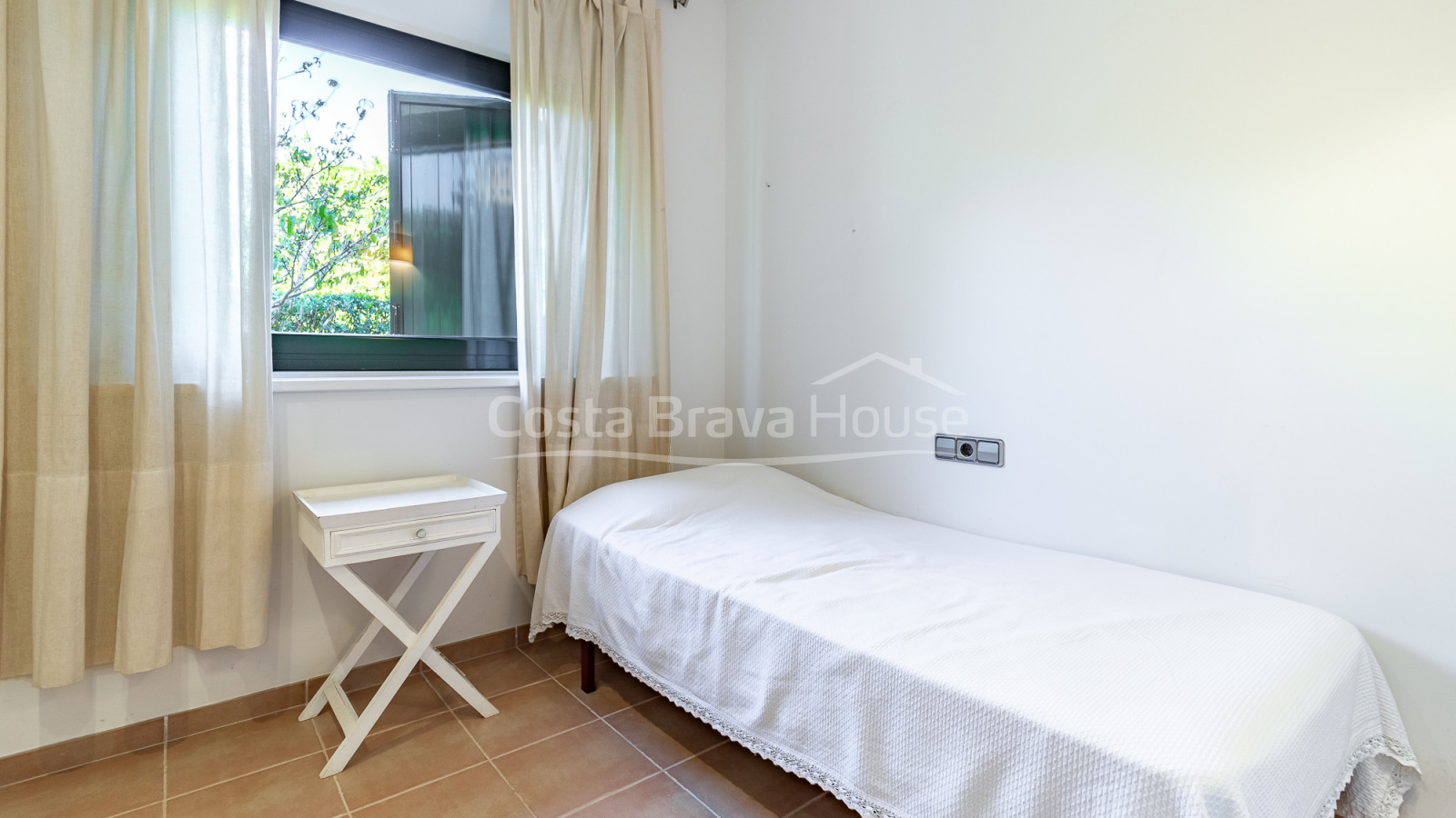 House with private garden and communal pool for sale in Llafranc