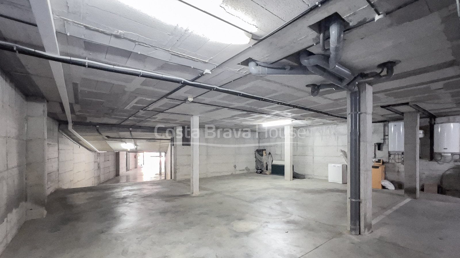 House with private garden and communal pool for sale in Llafranc