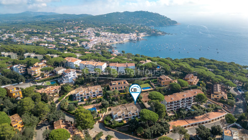 Casa cantonera amb jardí i piscina a prop de la platja a Calella