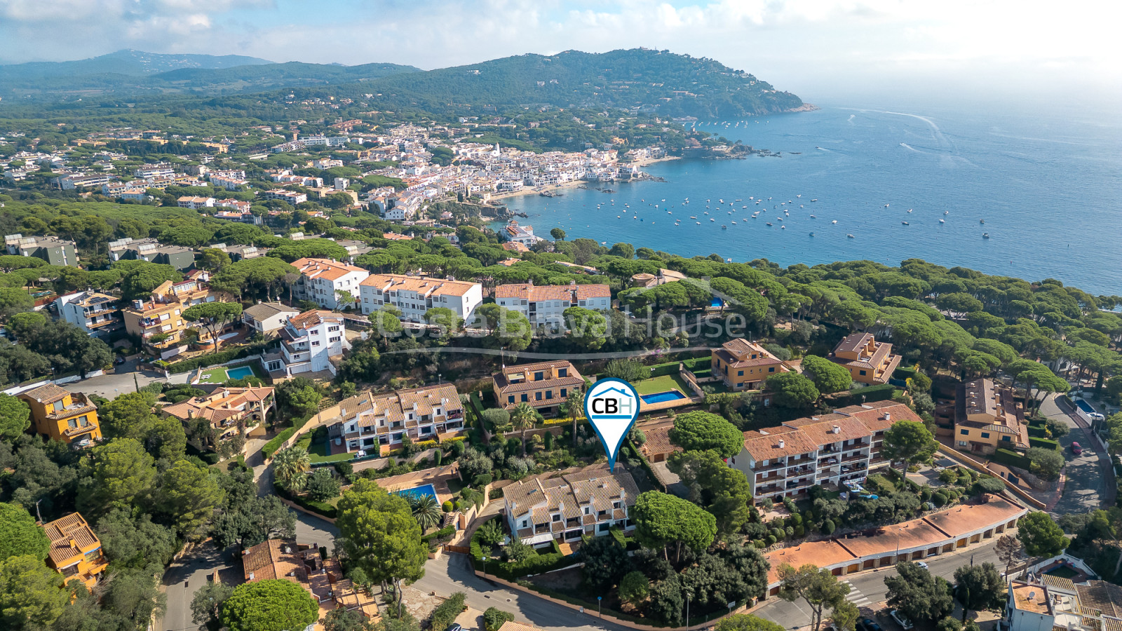 Maison d’angle avec jardin et piscine près de la plage à Calella