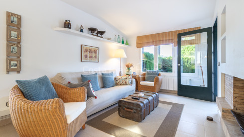 Casa cantonera amb jardí i piscina a prop de la platja a Calella