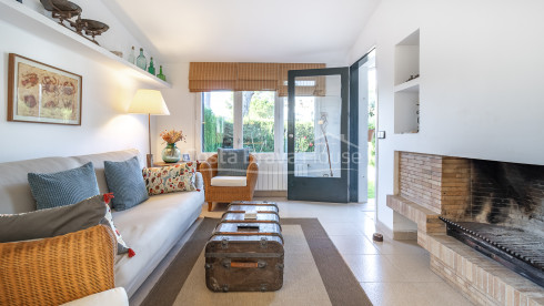 Casa cantonera amb jardí i piscina a prop de la platja a Calella