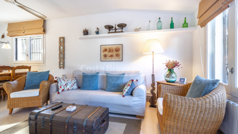 Casa esquinera con jardín y piscina cerca de la playa en Calella