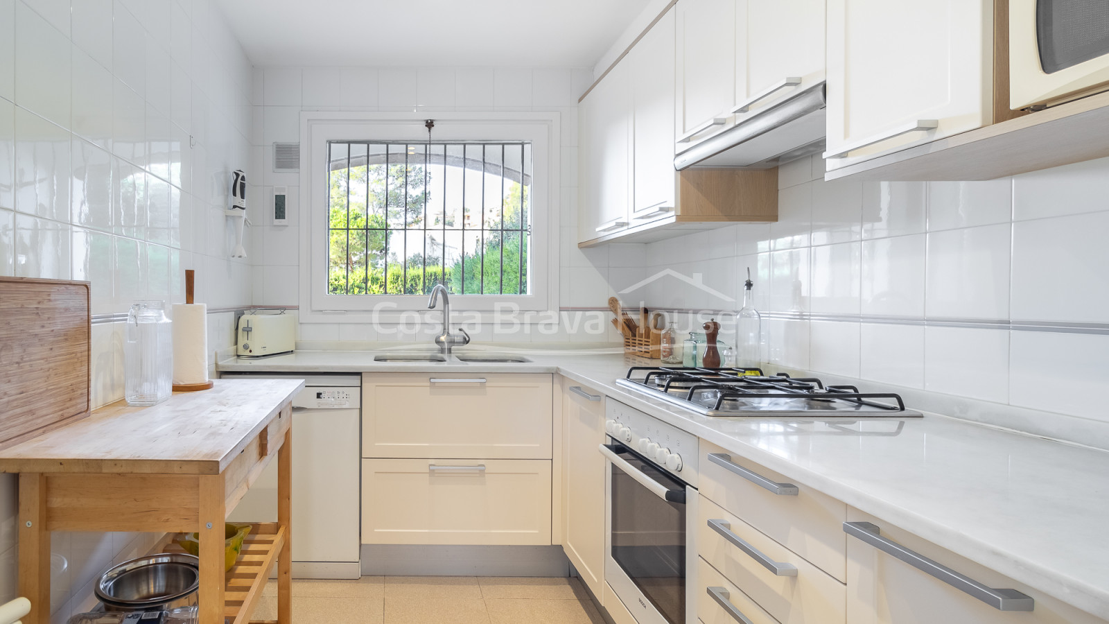 Maison d’angle avec jardin et piscine près de la plage à Calella