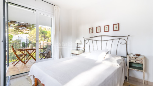 Casa cantonera amb jardí i piscina a prop de la platja a Calella