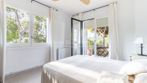 Casa cantonera amb jardí i piscina a prop de la platja a Calella