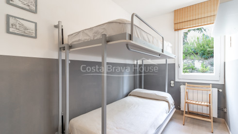 Casa cantonera amb jardí i piscina a prop de la platja a Calella