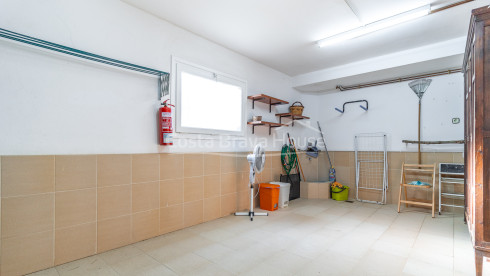 Corner house with garden and pool near the beach in Calella