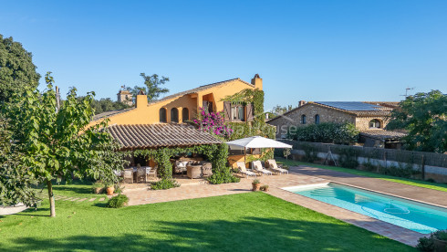 Casa con jardín y piscina en venta en Torrent, Costa Brava