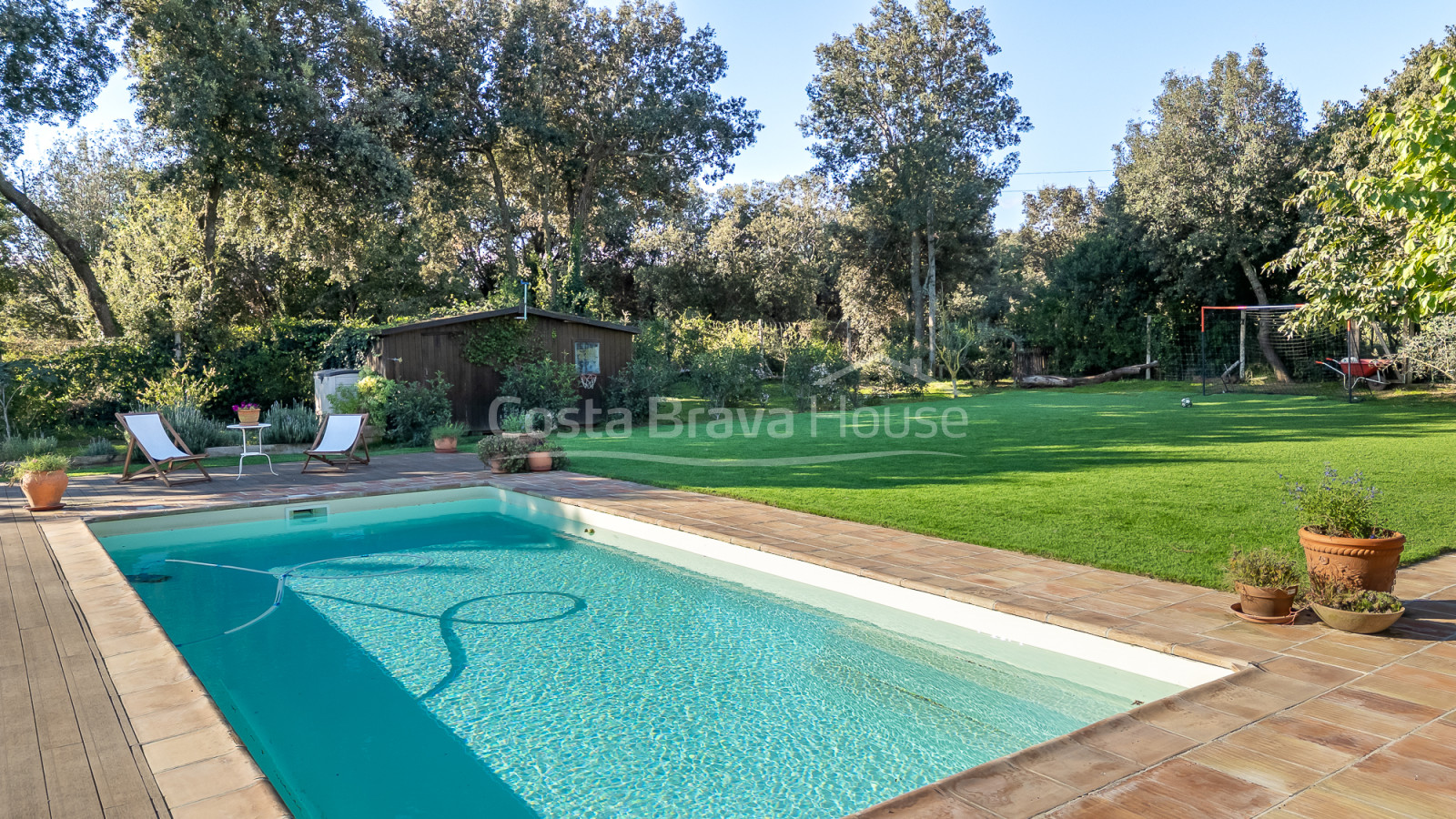 Casa con jardín y piscina en venta en Torrent, Costa Brava