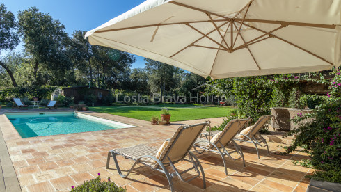 Casa con jardín y piscina en venta en Torrent, Costa Brava