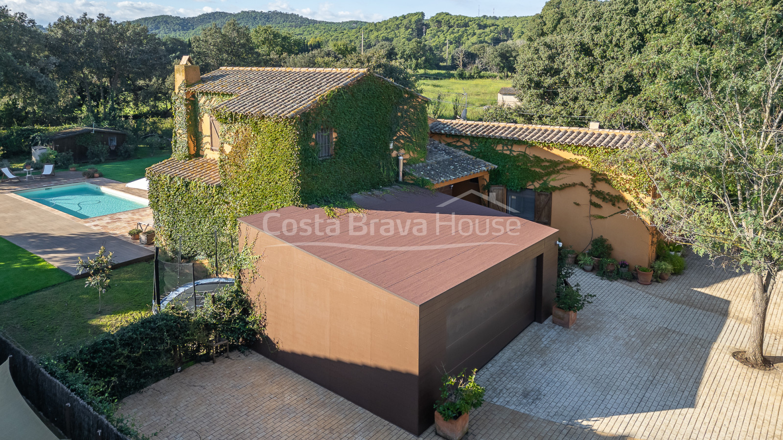 Casa con jardín y piscina en venta en Torrent, Costa Brava