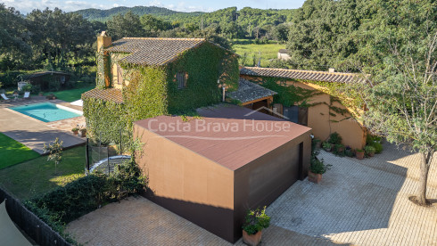 Casa con jardín y piscina en venta en Torrent, Costa Brava