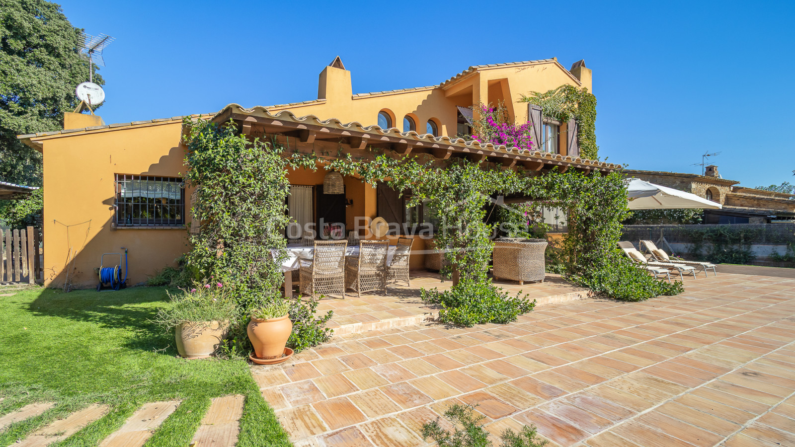Casa con jardín y piscina en venta en Torrent, Costa Brava