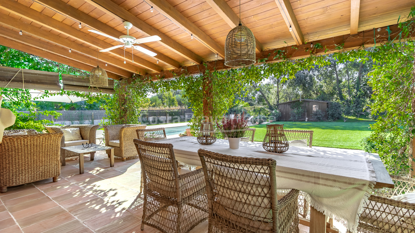 Casa con jardín y piscina en venta en Torrent, Costa Brava