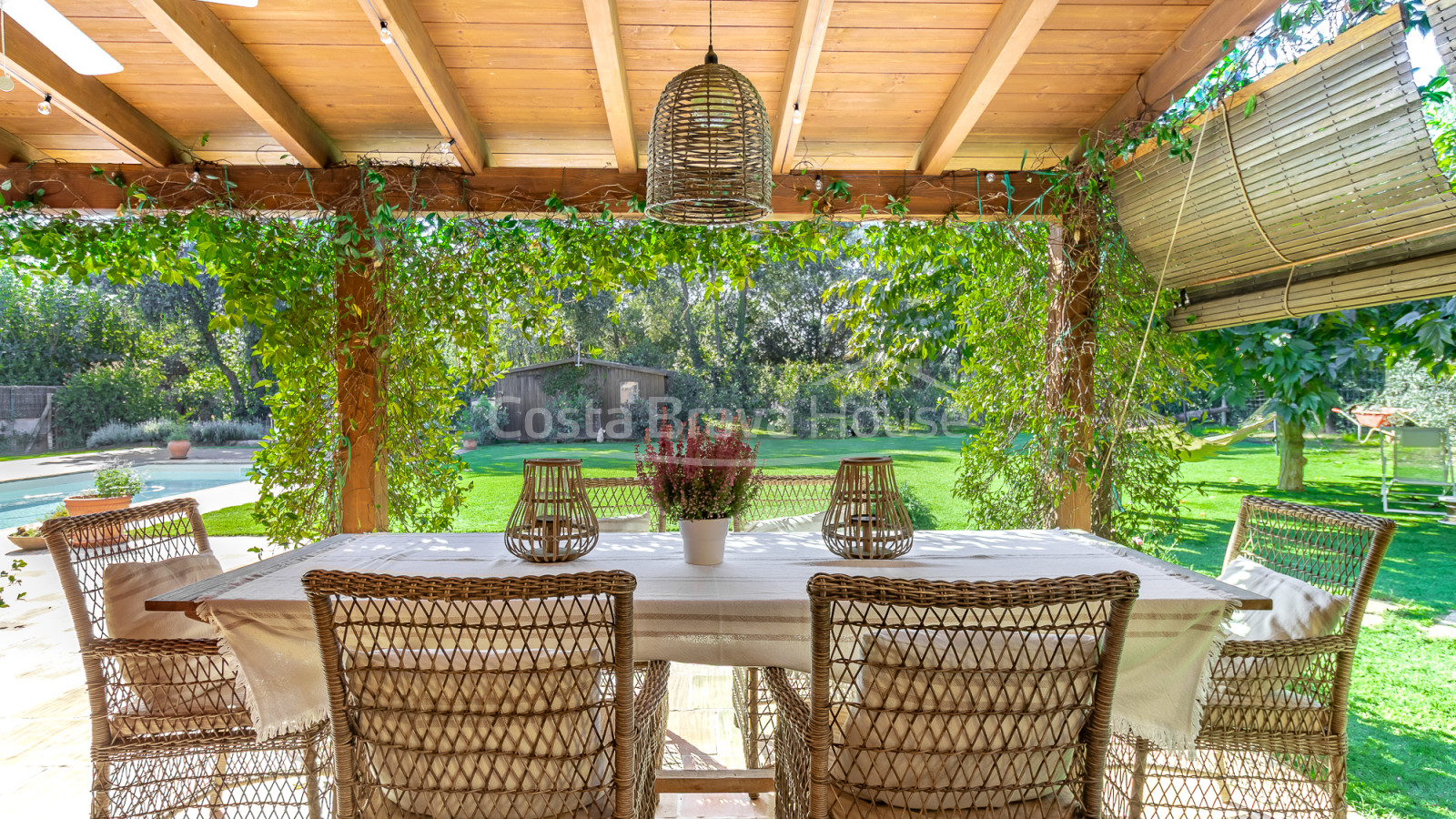 Casa con jardín y piscina en venta en Torrent, Costa Brava