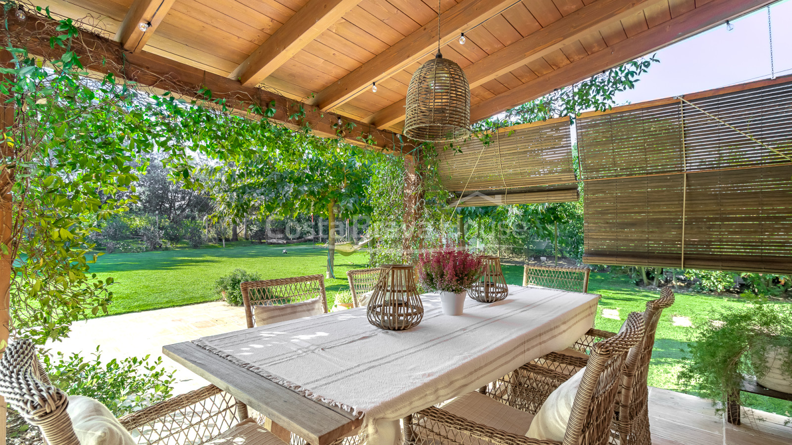Casa con jardín y piscina en venta en Torrent, Costa Brava