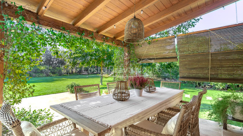 Casa con jardín y piscina en venta en Torrent, Costa Brava