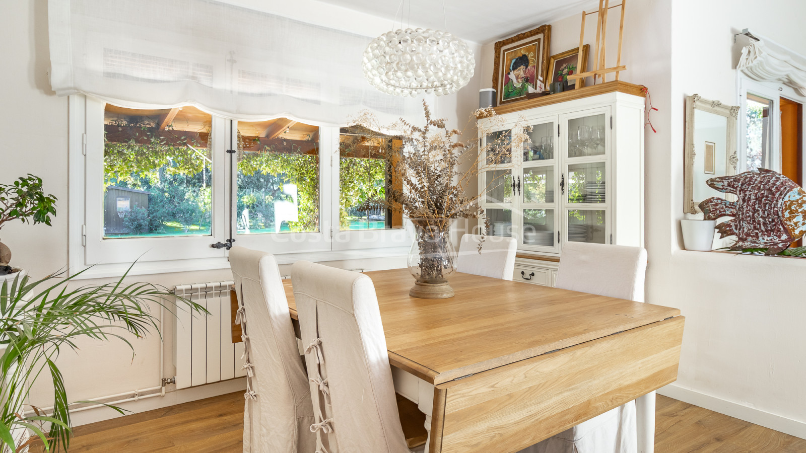 Casa con jardín y piscina en venta en Torrent, Costa Brava