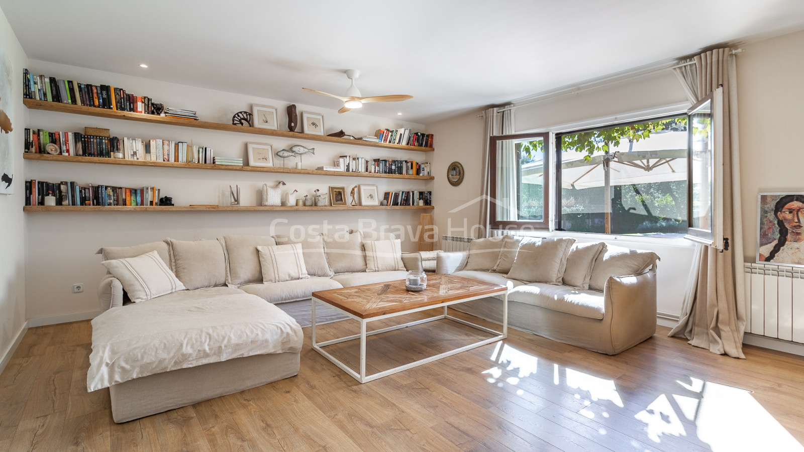 Casa con jardín y piscina en venta en Torrent, Costa Brava