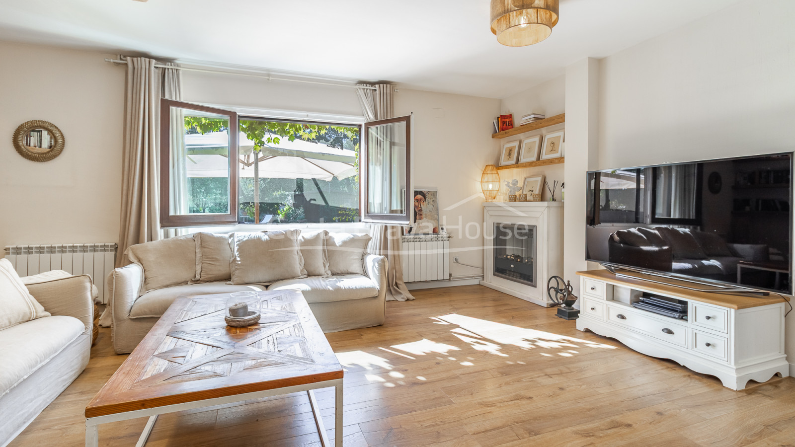 Casa con jardín y piscina en venta en Torrent, Costa Brava