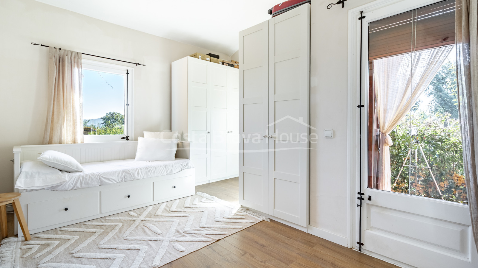 Casa con jardín y piscina en venta en Torrent, Costa Brava