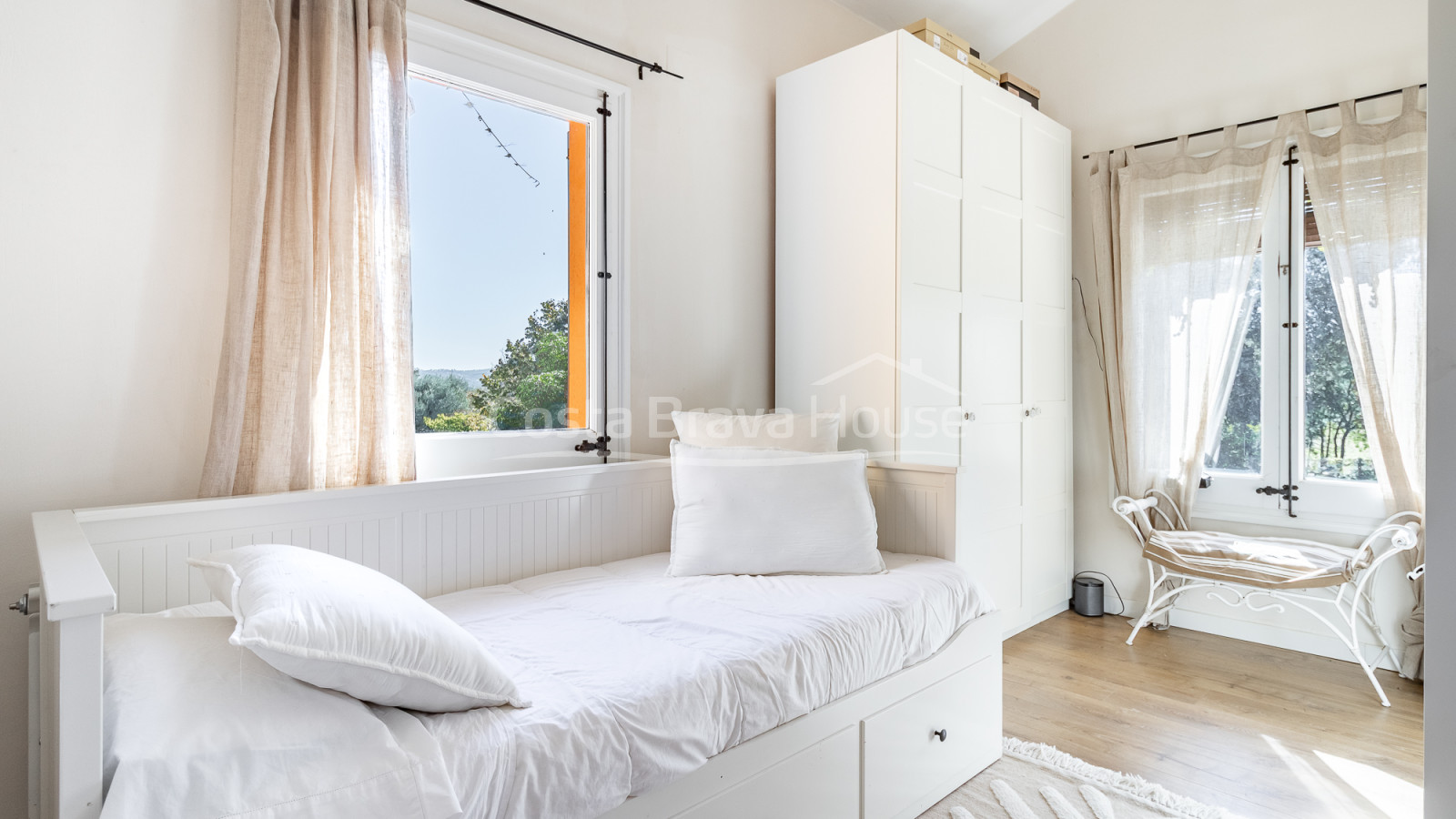 Casa con jardín y piscina en venta en Torrent, Costa Brava