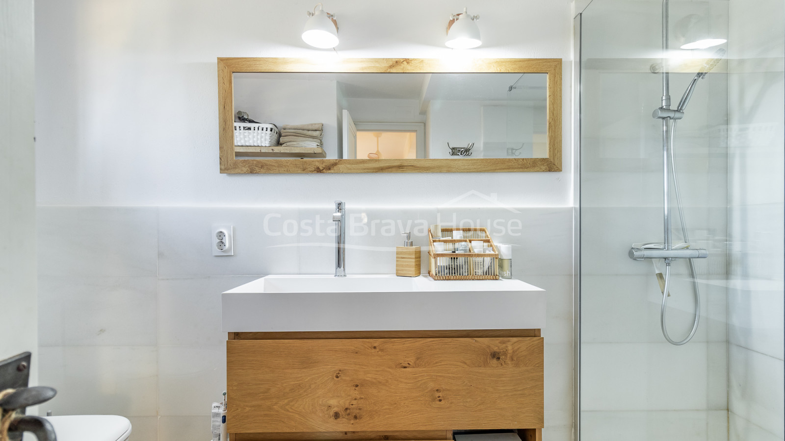 Casa con jardín y piscina en venta en Torrent, Costa Brava