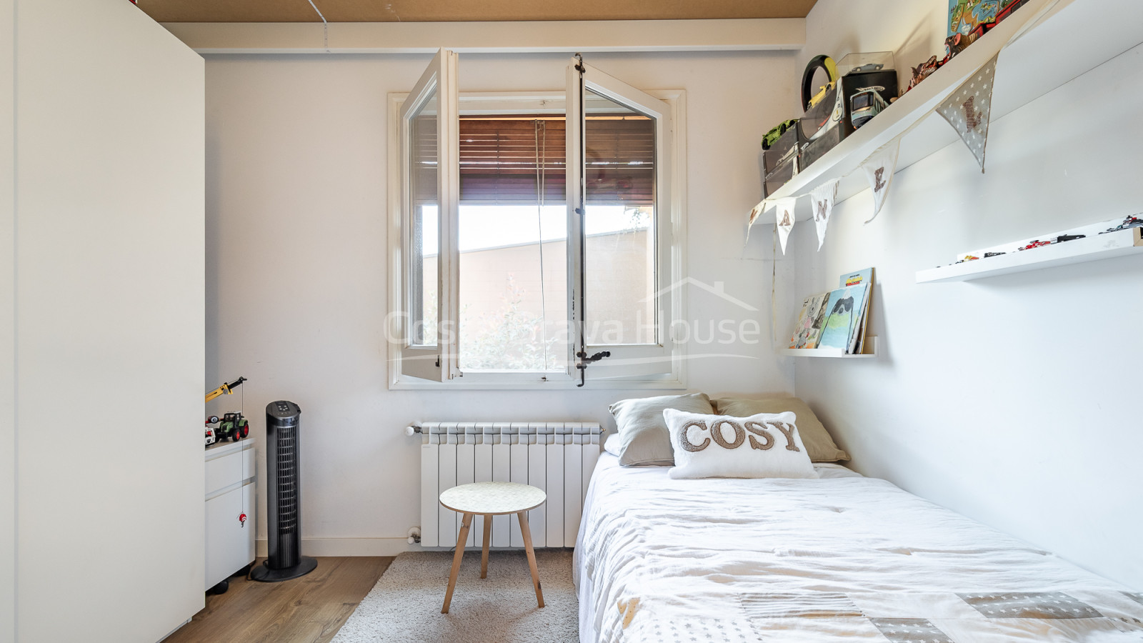 Casa con jardín y piscina en venta en Torrent, Costa Brava