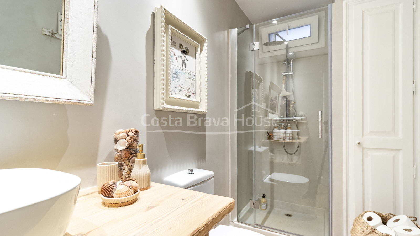 Casa con jardín y piscina en venta en Torrent, Costa Brava