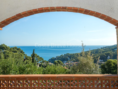 Casa mediterránea con vistas al mar en venta en Begur a 5 minutos de Sa Riera