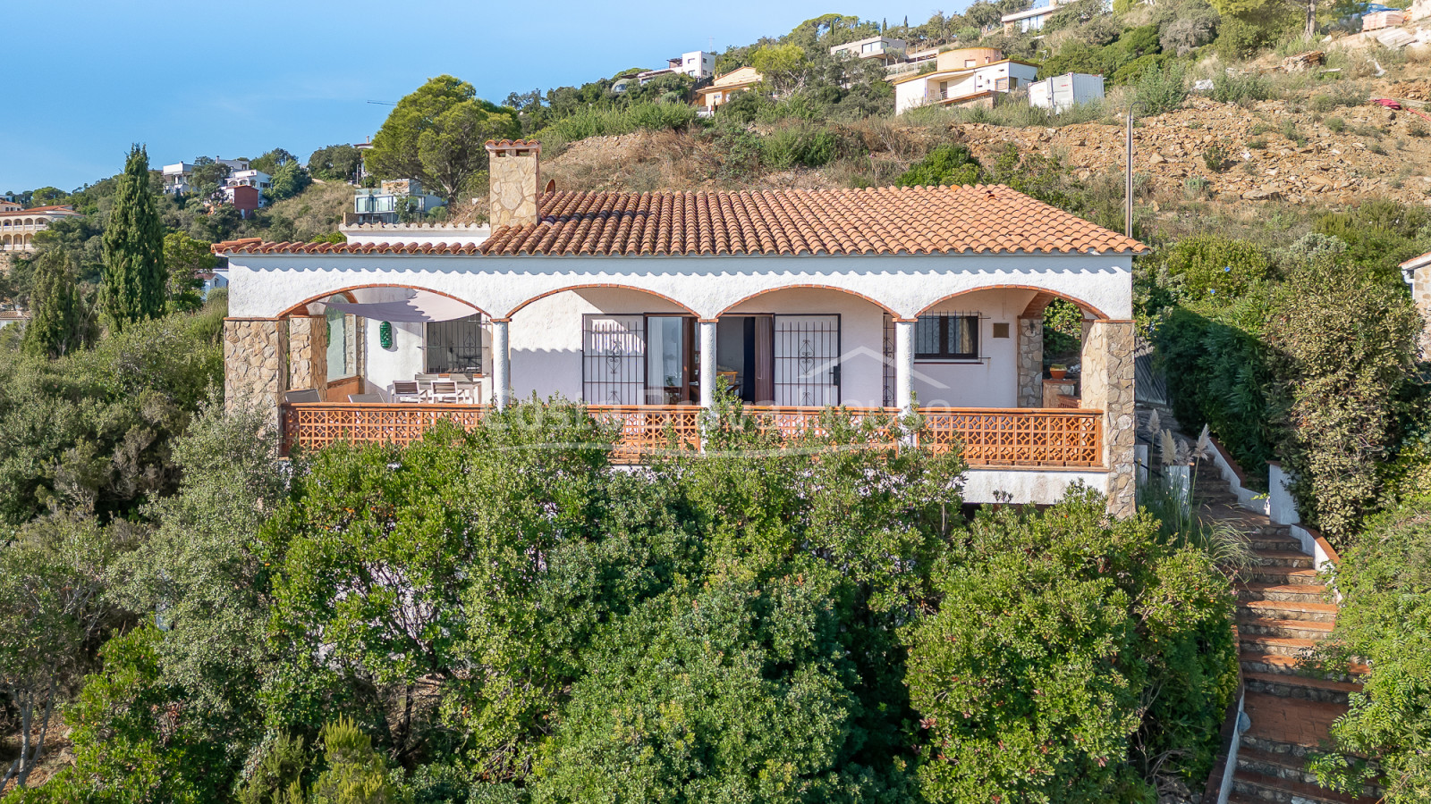 Casa en venta en Begur con vistas al mar y terraza mediterránea