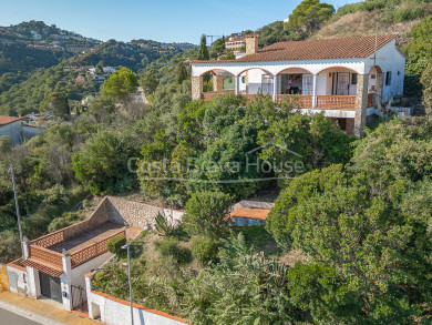 Casa mediterrània amb vistes al mar en venda a Begur a 5 minuts de Sa Riera