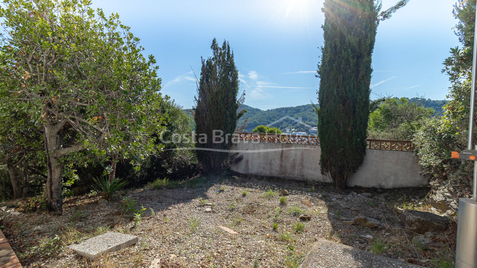 Casa en venta en Begur con vistas al mar y terraza mediterránea