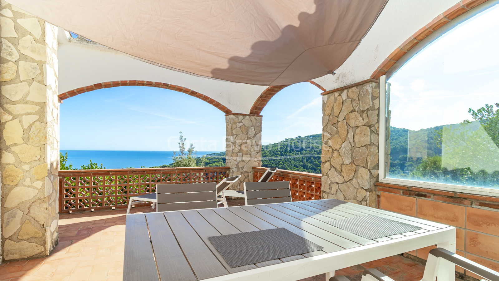 Maison à vendre à Begur avec vue sur mer et terrasse méditerranéenne
