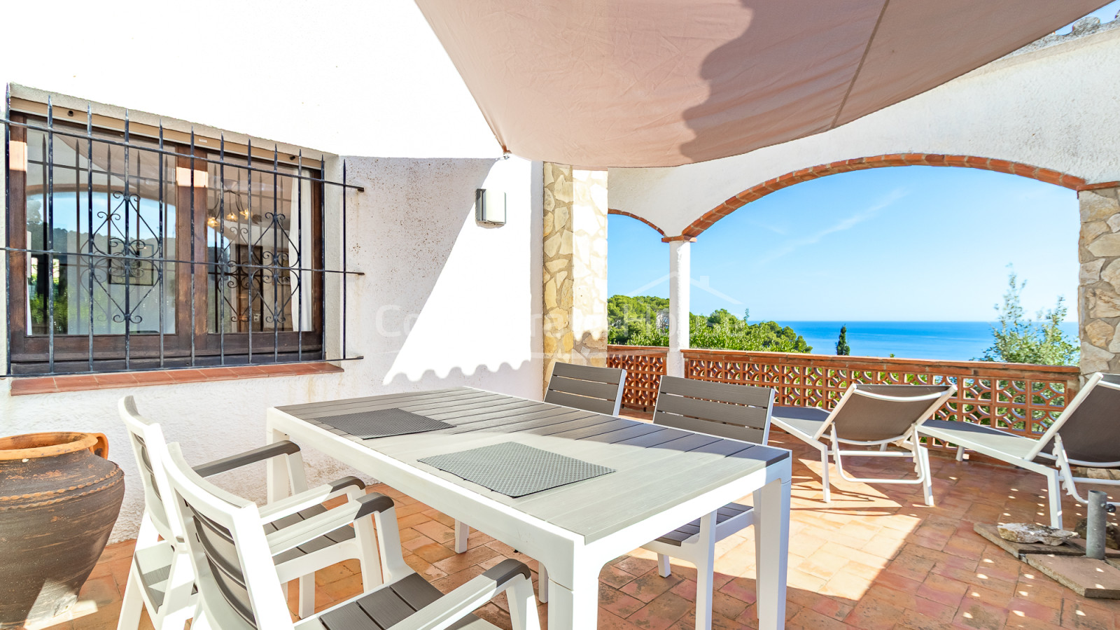 Casa en venta en Begur con vistas al mar y terraza mediterránea