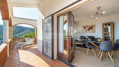 Casa en venta en Begur con vistas al mar y terraza mediterránea