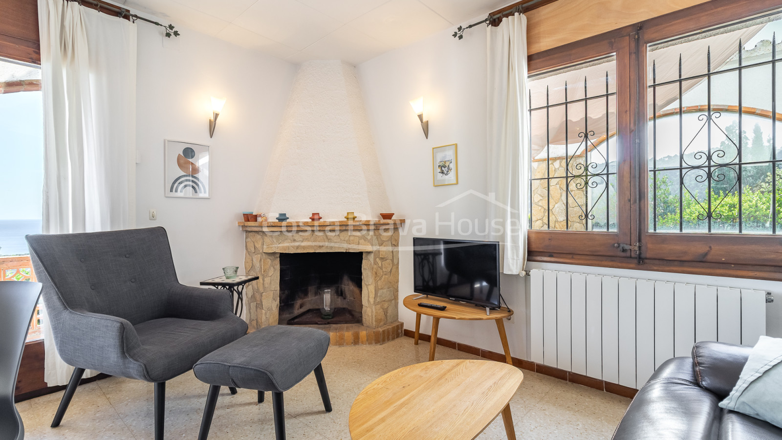 Casa en venta en Begur con vistas al mar y terraza mediterránea