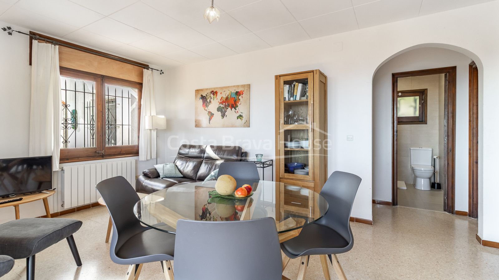 Casa en venta en Begur con vistas al mar y terraza mediterránea