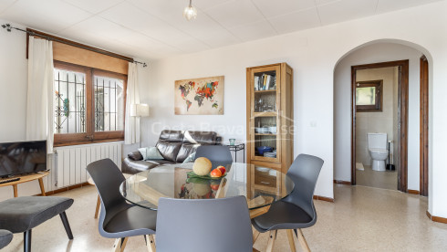 Casa en venta en Begur con vistas al mar y terraza mediterránea