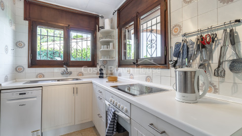 House for sale in Begur with sea views and Mediterranean terrace